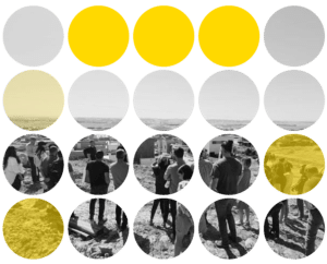 תמונת שחור לבן של אנשים יחד בשטח, מץחץ לעיגולי אור